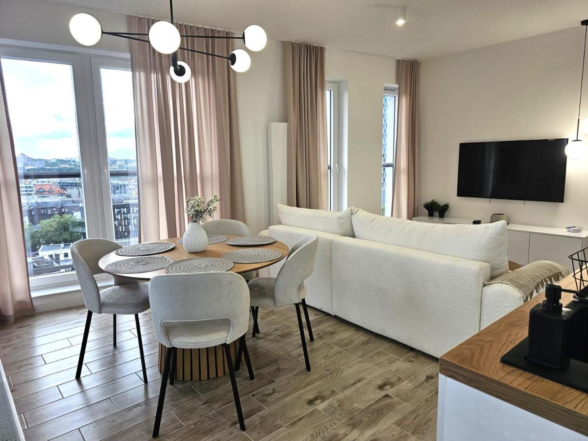 Urban Apartments Luxury Skyline Sokolska Towers 30A, 2 Free Garages, Gym & Sauna, Self Check-In Катовице Екстериор снимка