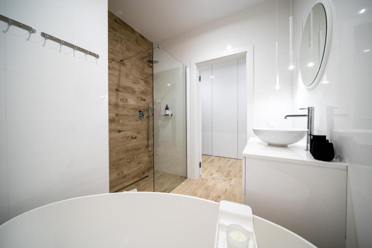 Urban Apartments Luxury Skyline Sokolska Towers 30A, 2 Free Garages, Gym & Sauna, Self Check-In Катовице Екстериор снимка
