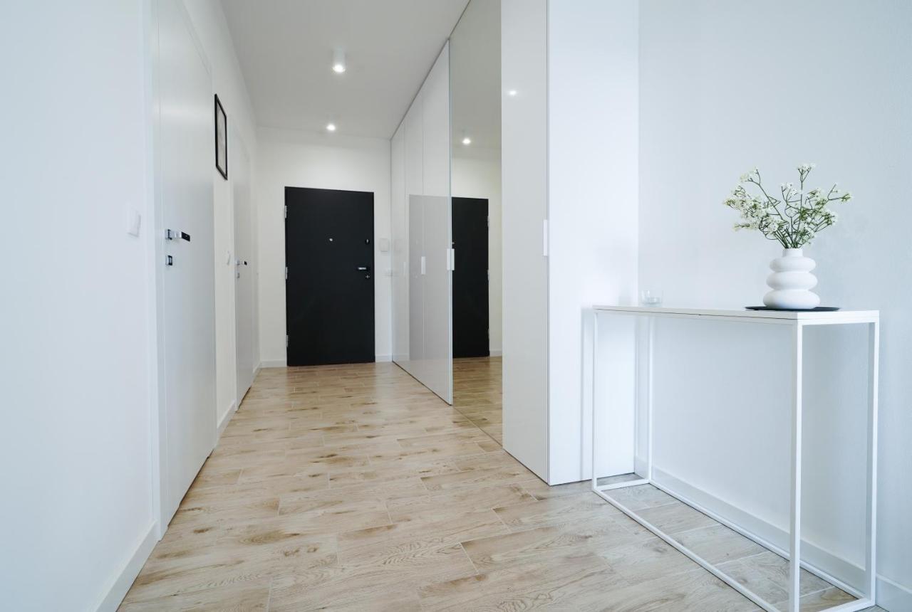 Urban Apartments Luxury Skyline Sokolska Towers 30A, 2 Free Garages, Gym & Sauna, Self Check-In Катовице Екстериор снимка
