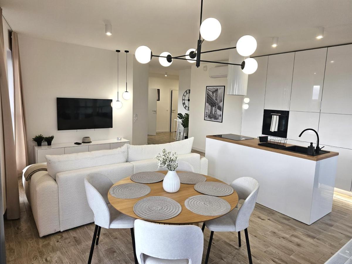 Urban Apartments Luxury Skyline Sokolska Towers 30A, 2 Free Garages, Gym & Sauna, Self Check-In Катовице Екстериор снимка