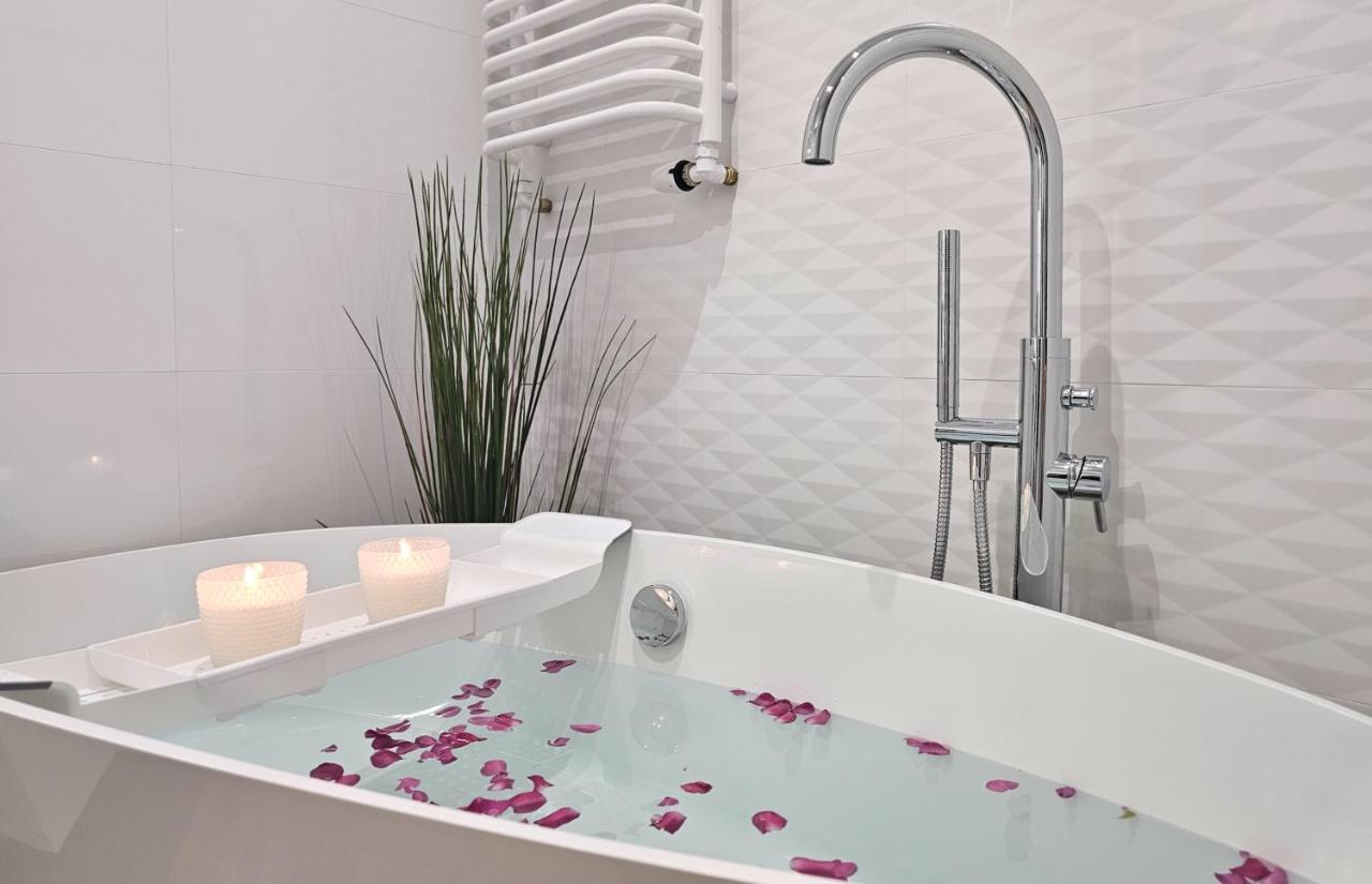 Urban Apartments Luxury Skyline Sokolska Towers 30A, 2 Free Garages, Gym & Sauna, Self Check-In Катовице Екстериор снимка