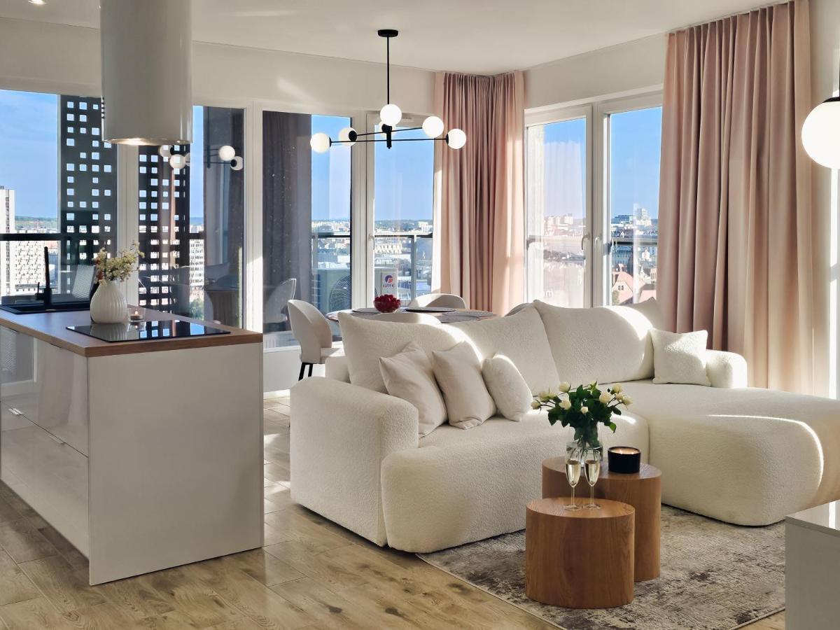 Urban Apartments Luxury Skyline Sokolska Towers 30A, 2 Free Garages, Gym & Sauna, Self Check-In Катовице Екстериор снимка