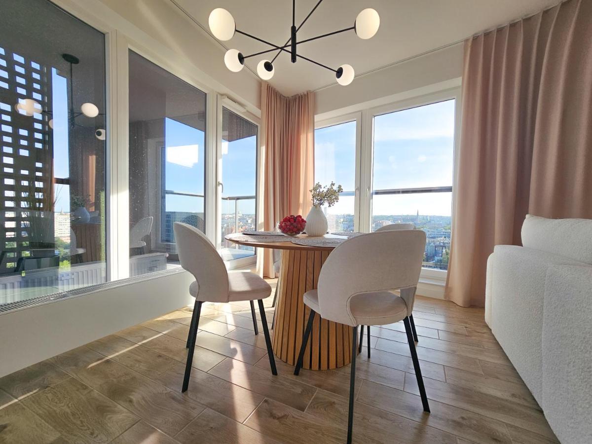 Urban Apartments Luxury Skyline Sokolska Towers 30A, 2 Free Garages, Gym & Sauna, Self Check-In Катовице Екстериор снимка