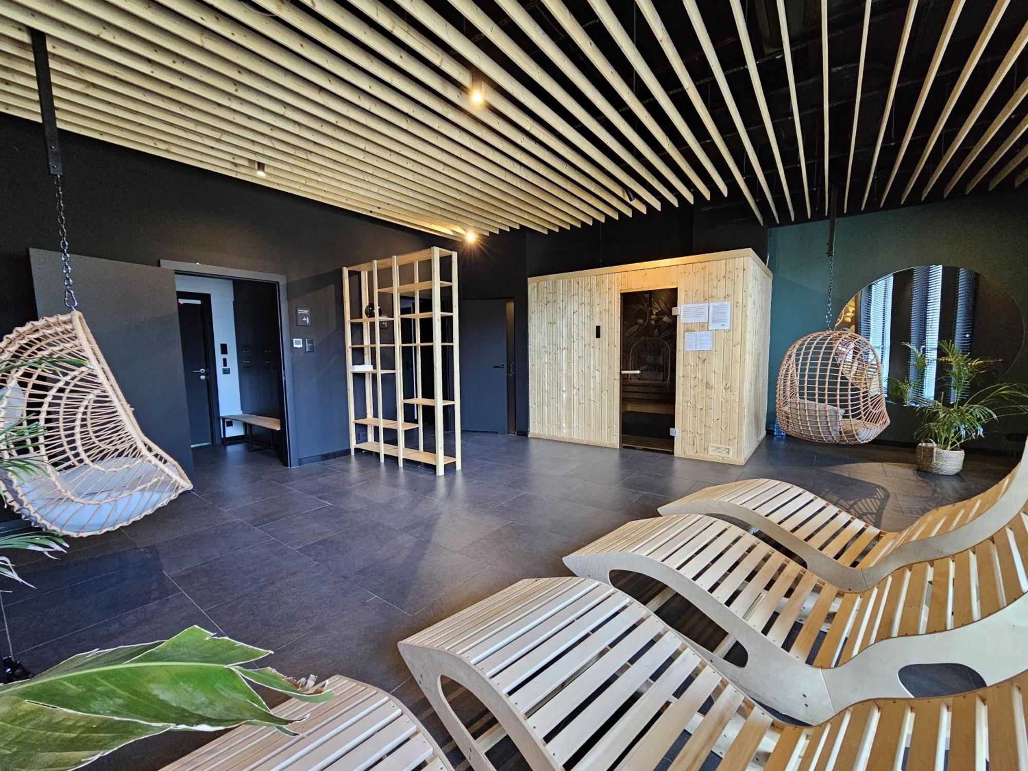 Urban Apartments Luxury Skyline Sokolska Towers 30A, 2 Free Garages, Gym & Sauna, Self Check-In Катовице Екстериор снимка