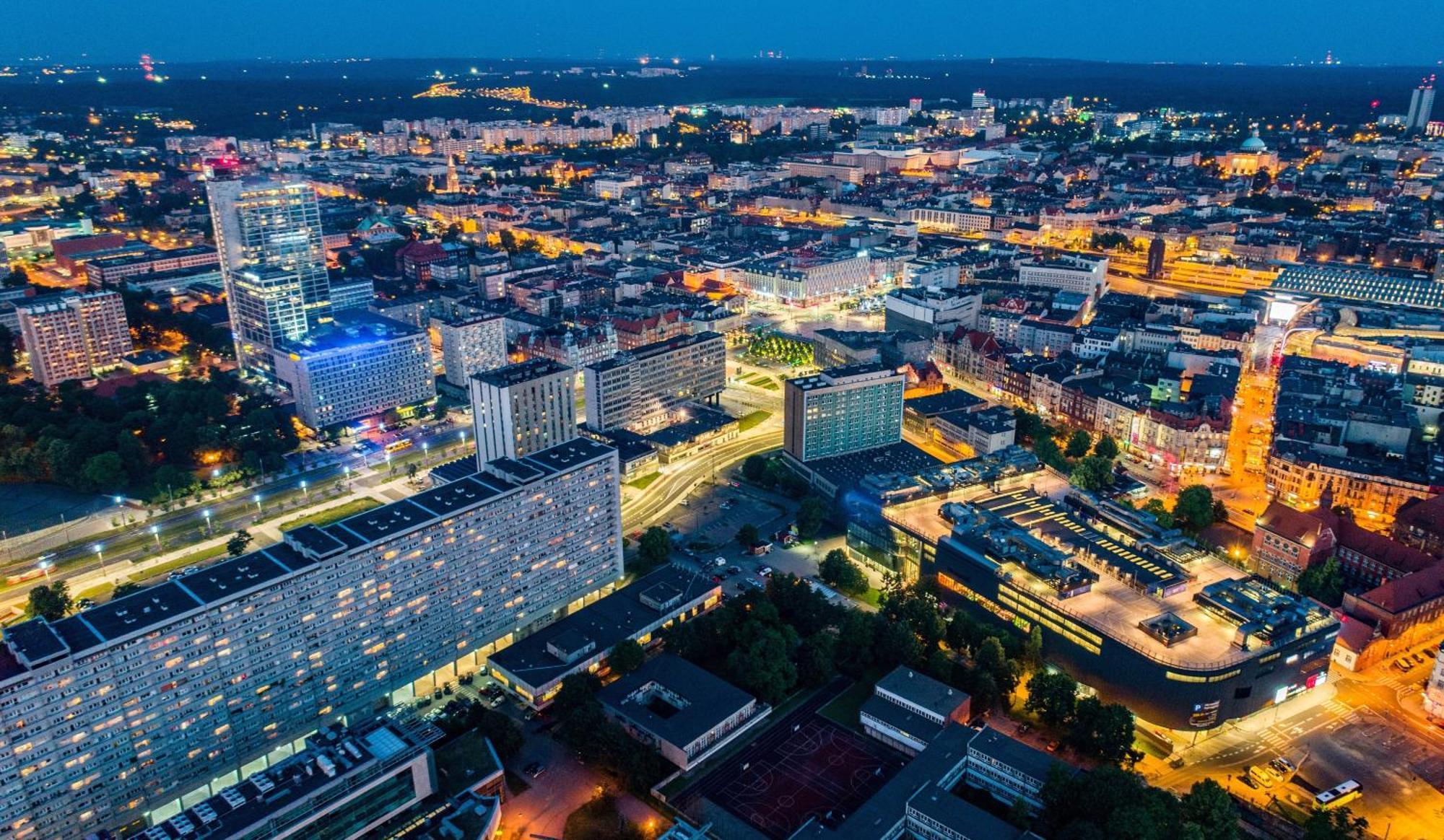 Urban Apartments Luxury Skyline Sokolska Towers 30A, 2 Free Garages, Gym & Sauna, Self Check-In Катовице Екстериор снимка